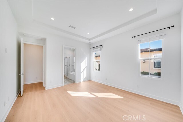 Building Photo - 64 Meander