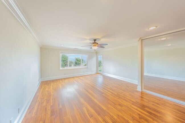 Building Photo - Single-story living with incredible panoramic sunset, mountain, and city light views