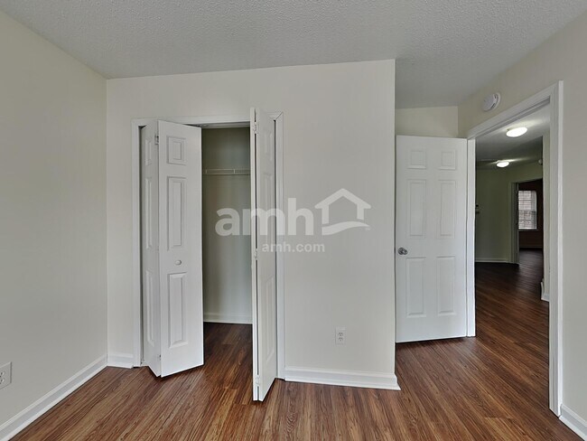 Building Photo - 121 Sandy Ln