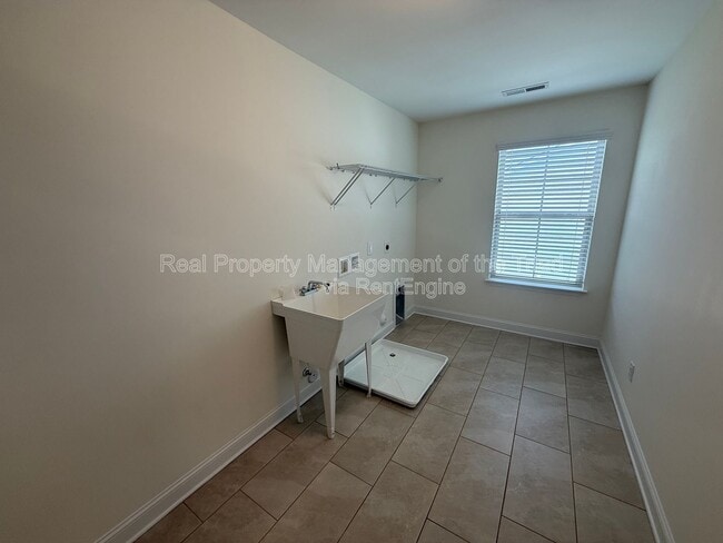 Building Photo - 5741 Marblehead Dr