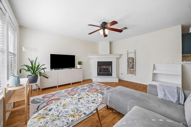 Building Photo - 2011 Harvest Moon Dr