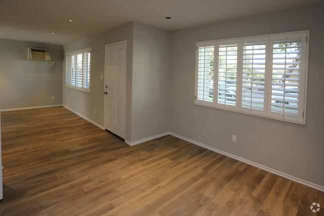 Interior Photo - La Arboleda