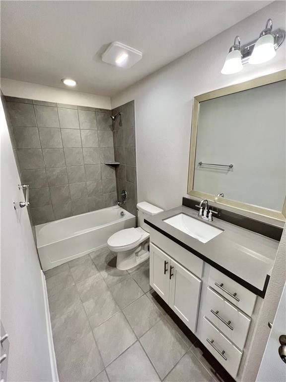 Building Photo - 704 Long Run