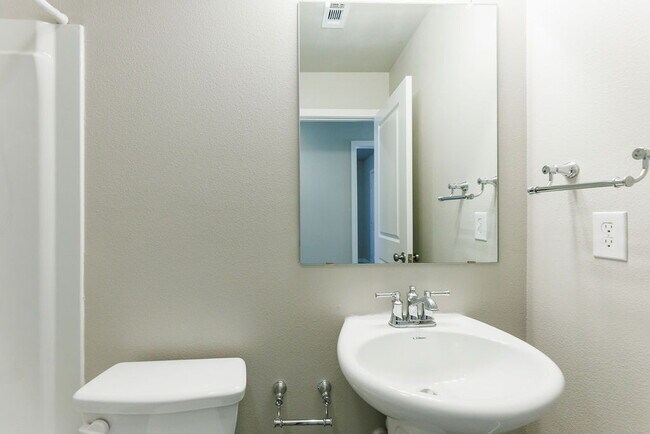 Building Photo - Beautiful 3 Bedroom 2 Bath Home in Frenship ISD!