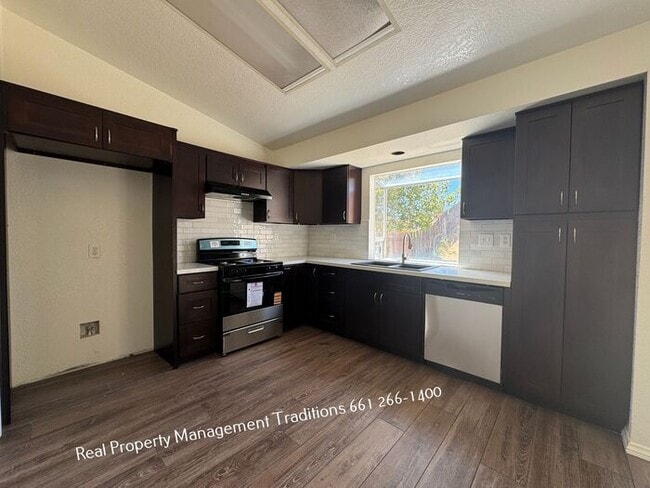 Building Photo - GREAT Westside Home