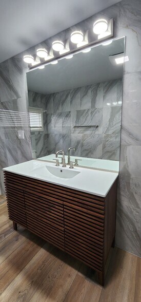 Building Photo - 241 Center Ave