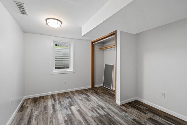 Building Photo - Spacious Five Bedroom Shadle Park Rancher