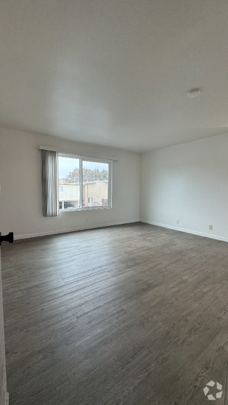 Building Photo - 283 Ellwood Beach Dr