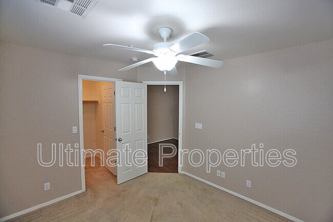 Building Photo - 8856 W Aster Dr