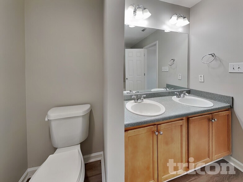 Building Photo - 4864 Sierra Way