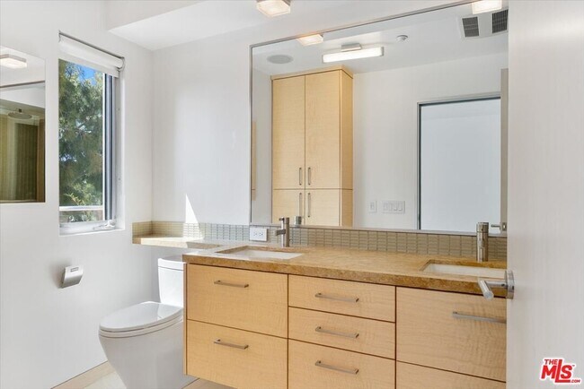 Building Photo - 2301 10th St