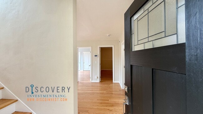 Building Photo - 4 Bedroom Mid-Century Oakmore Home With Views of Bay