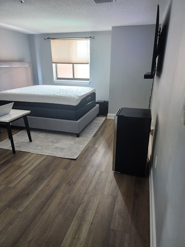 Building Photo - 200 Burkhall St