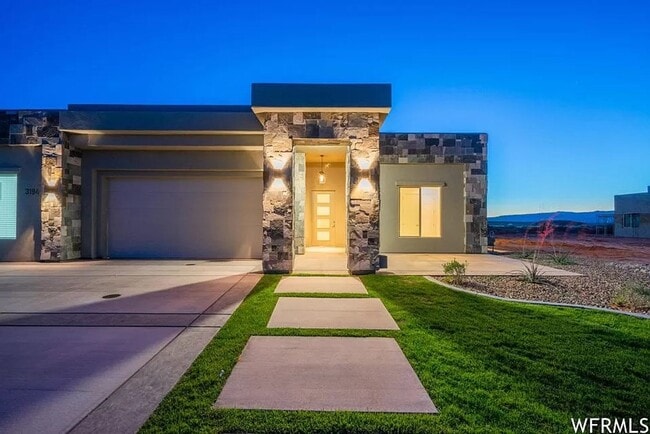 Building Photo - PETS ALLOWED!  Spacious & Modern 3-Bedroom Home for Rent Near Sand Hollow Reservoir