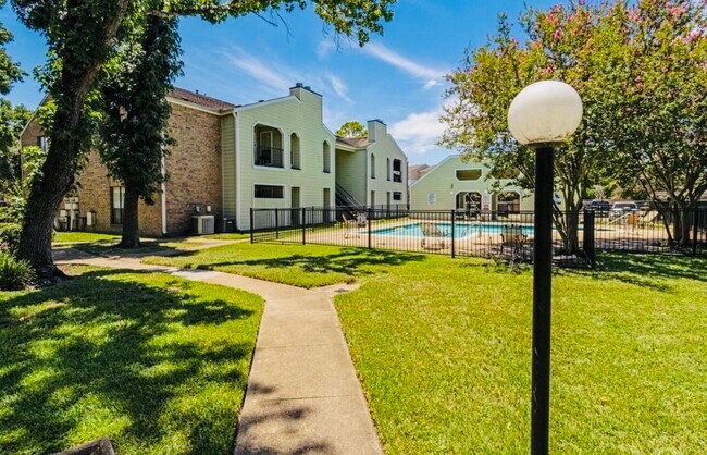 Building Photo - 6602 Harbor Town Dr