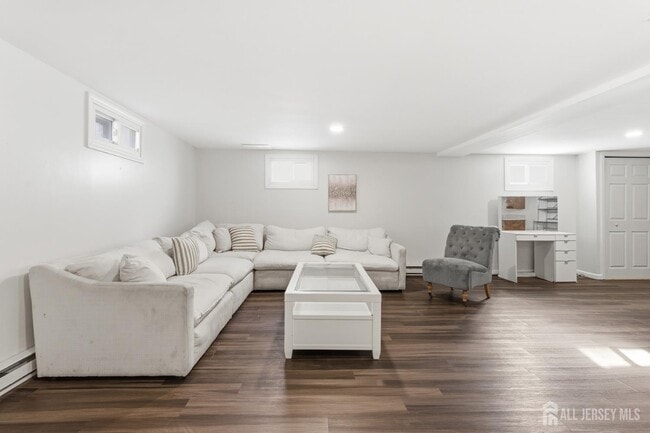 Building Photo - 219 Plainfield Rd