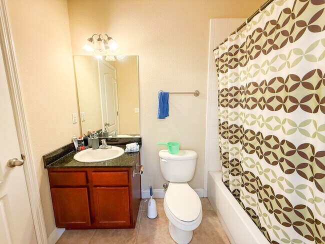 Building Photo - Chase Hollow #33