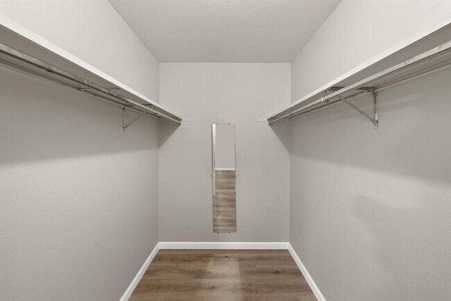 Building Photo - 2404 Broken Oak Dr