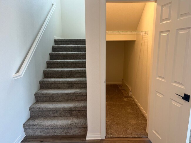 Building Photo - Lake Elsinore 5 Bedroom