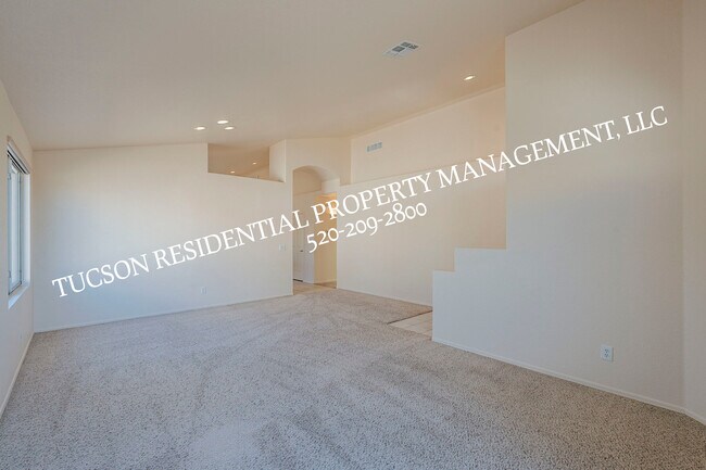 Building Photo - 11174 N Sand Pointe Dr