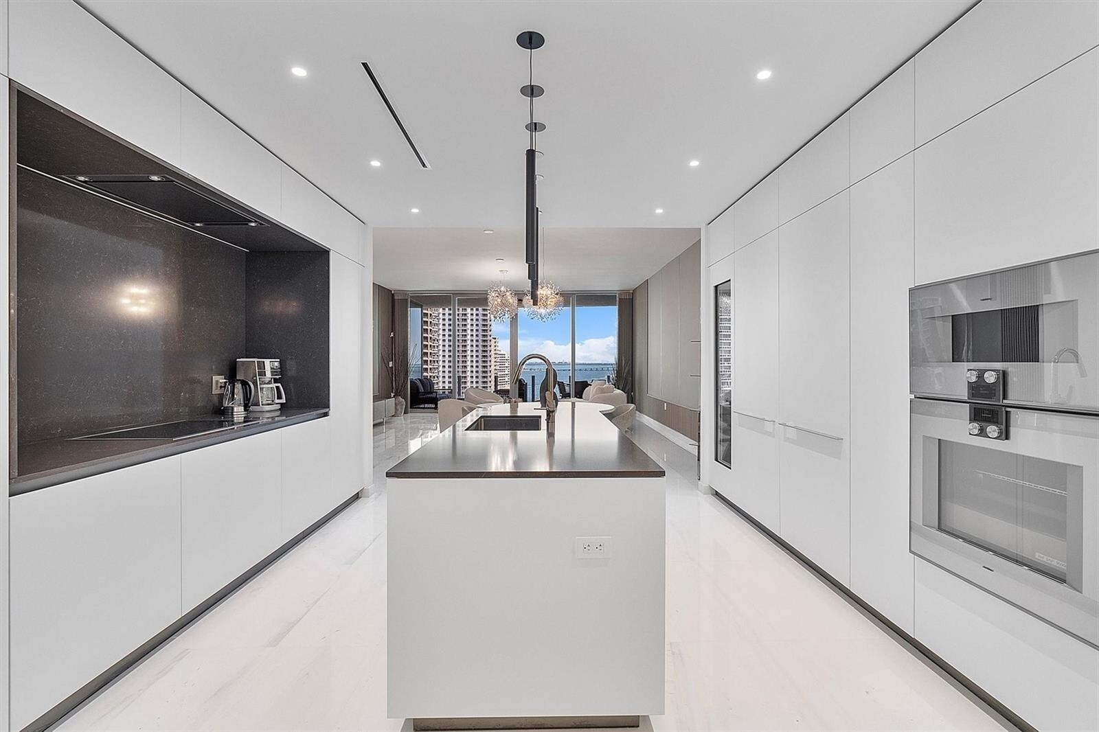 Building Photo - 300 Biscayne Boulevard Way