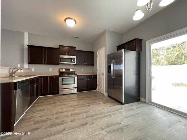 Building Photo - 606 Ebb Tide Ln