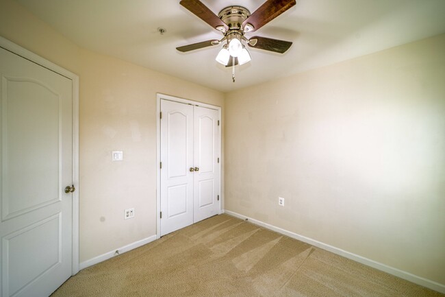 Building Photo - "Spacious 3-Bed, 2-Bath Condo Retreat in A...