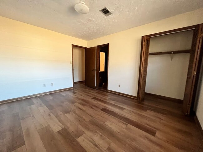 Building Photo - 135 Williamson St