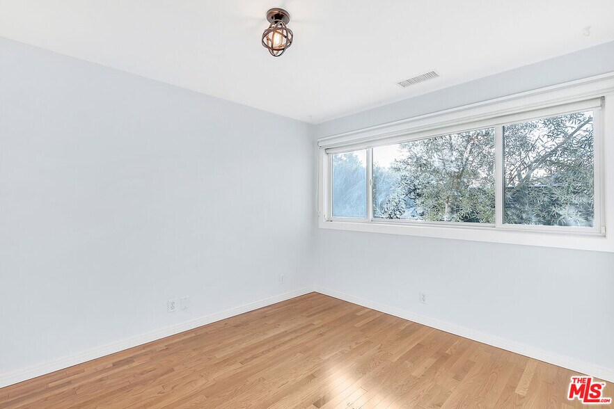 Building Photo - 1611 N Avenue 56