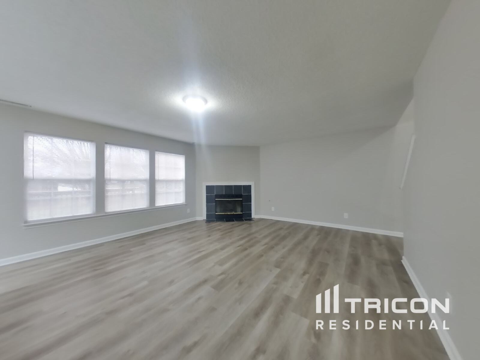 Building Photo - 10990 Clear Spring Dr