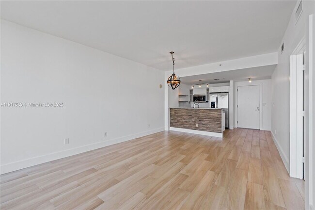 Building Photo - 601 NE 36th St