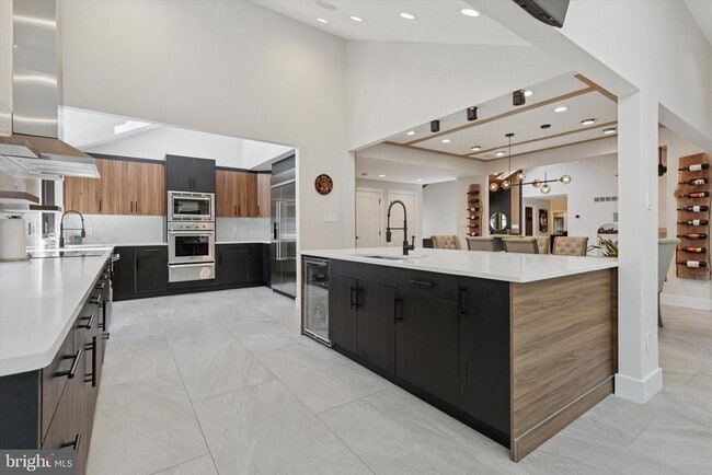 Building Photo - 1220 Valley Rd