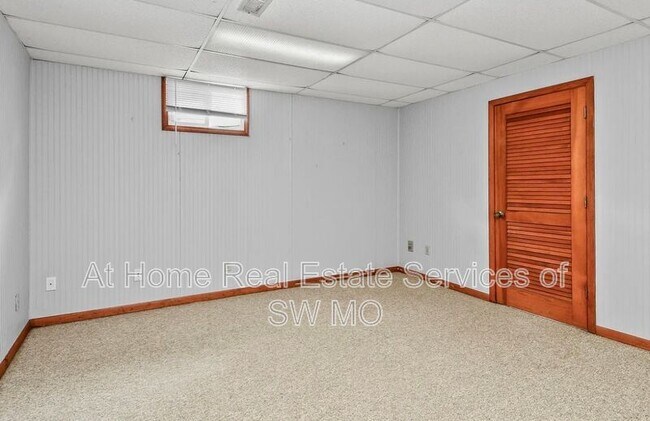 Building Photo - 834 E Manchester Dr
