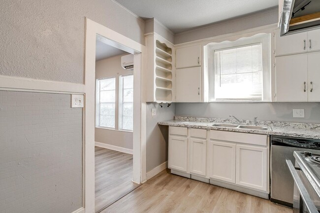 Building Photo - 2604 Bomar Ave