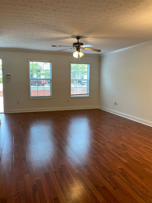 Building Photo - 2 BR 2.5 BA Condo in Gated Community- Mall...