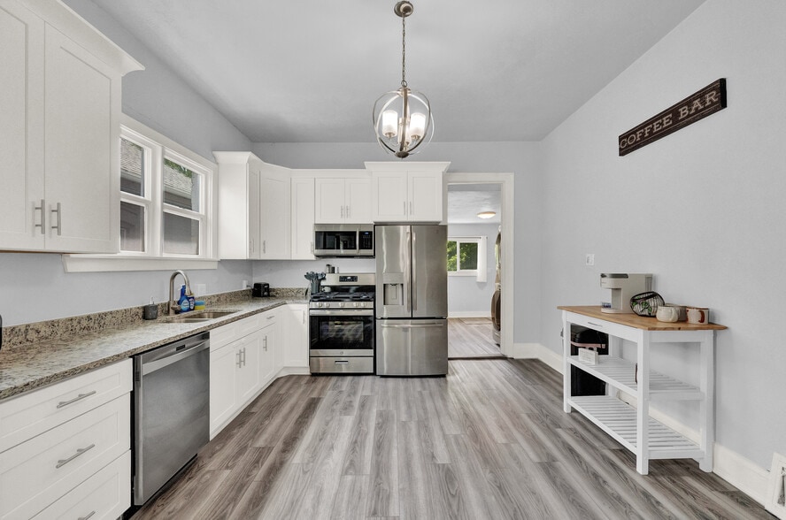 Building Photo - 369 N 300 W