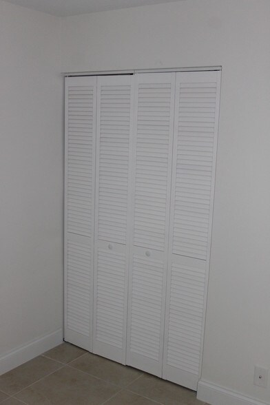 Building Photo - 21900 Lake Forest Cir