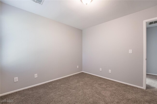 Building Photo - 25 Lone Cove Ct