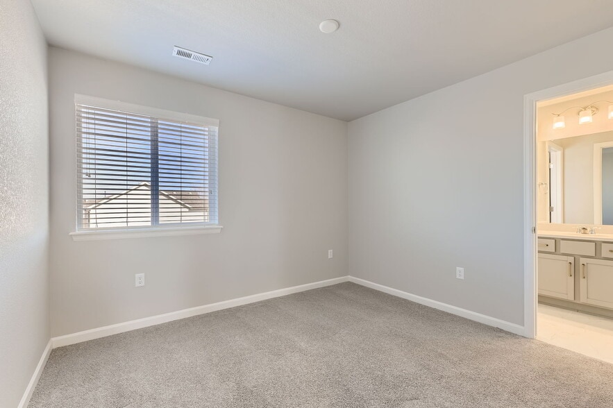 Building Photo - 10856 Hayloft St