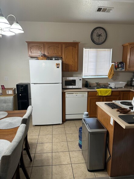 Building Photo - 3008 S Sallee Ct