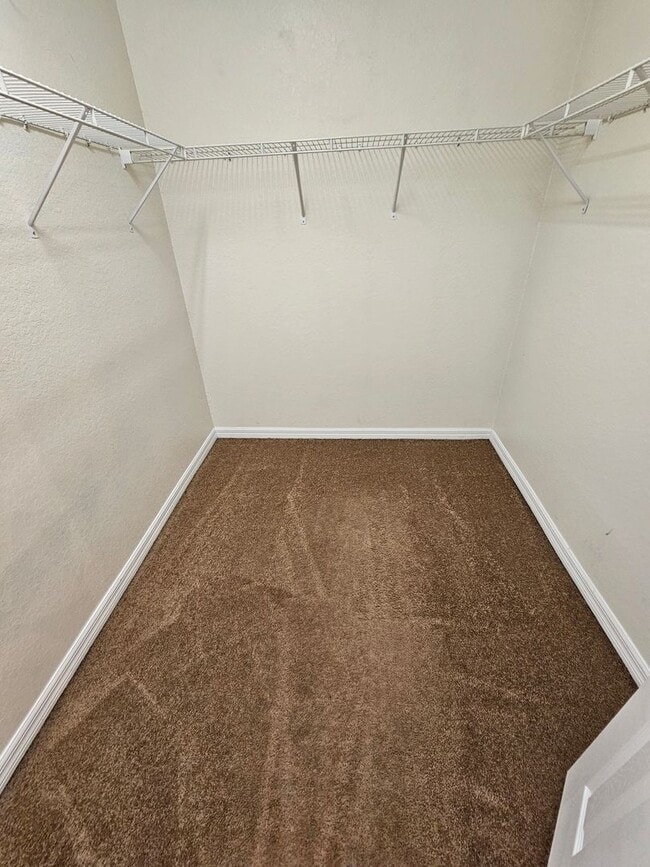 Building Photo - 2/2 ( Eagle Trace) Charming, updated townhome