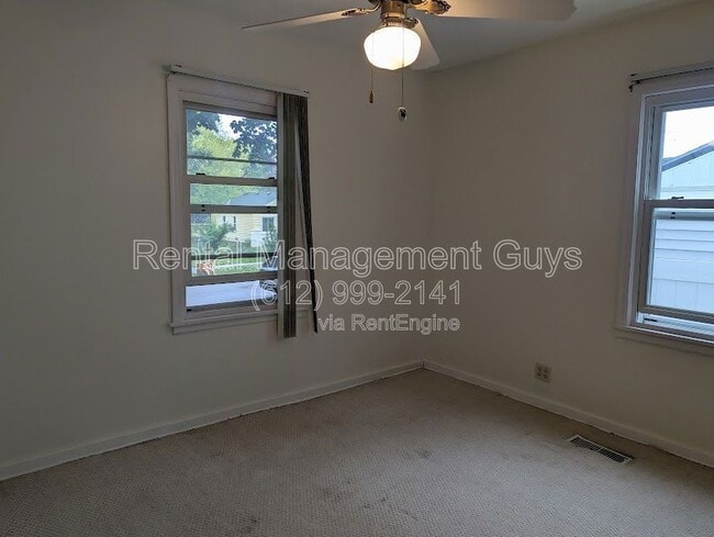 Building Photo - 5027 6th St NE