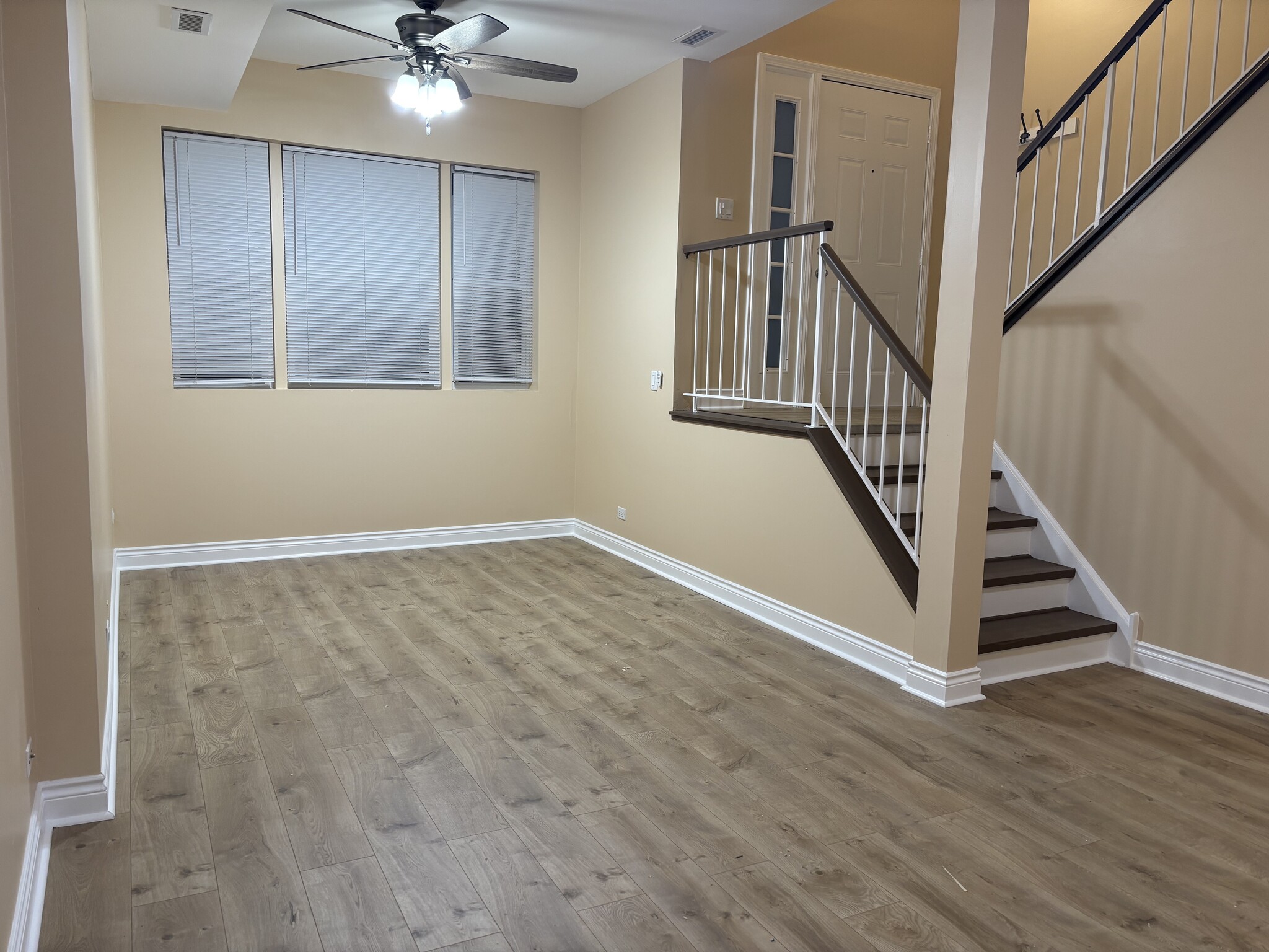 Building Photo - 1741 W 18th Pl