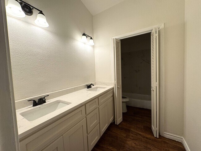 Building Photo - 777 Clouse Dr