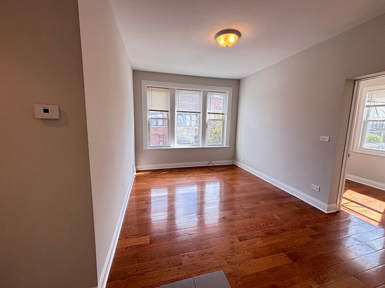 Primary Photo - 3050 N Milwaukee Ave
