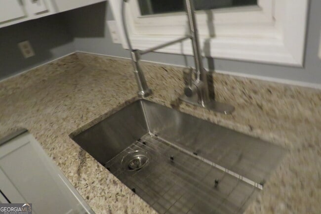 Building Photo - 1105 Hampton Rd