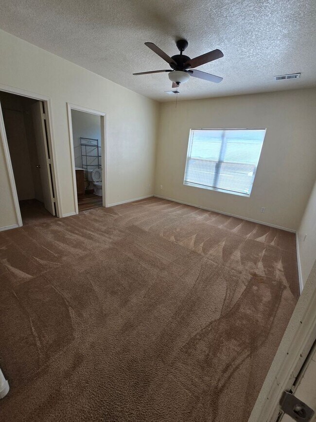 Building Photo - 4 bedroom 2 bath home with Refrigerated Air.