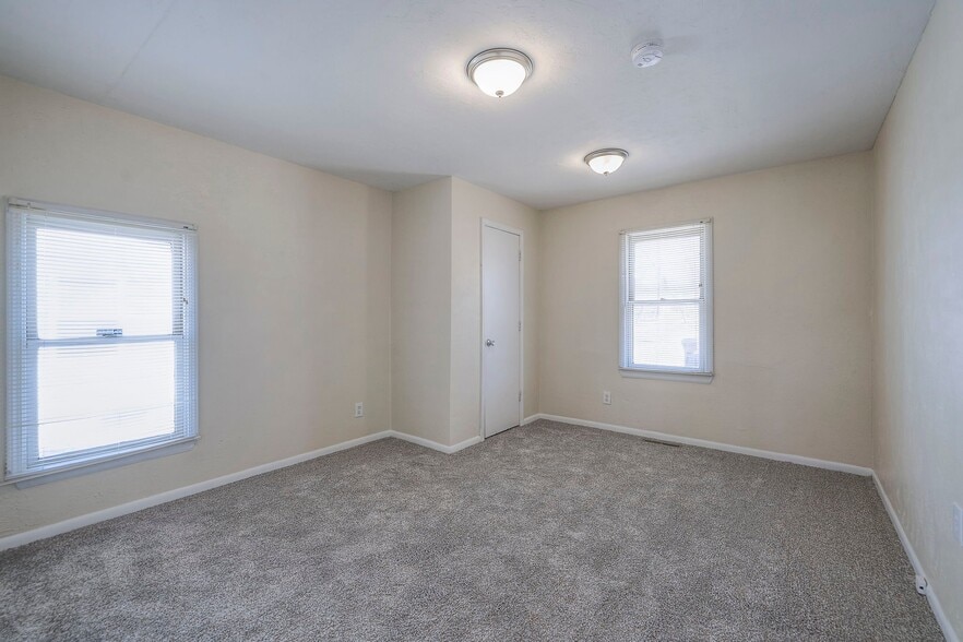 Building Photo - 709 N Woodland St