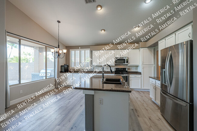 Building Photo - 6806 W Skylark Dr