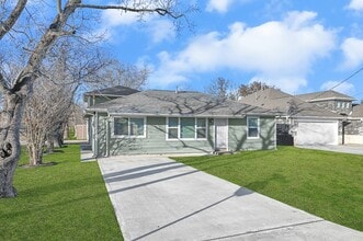 Building Photo - 1301 Avenue I